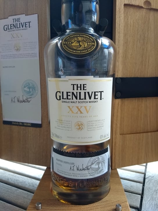 glenlivet 25 front compressed