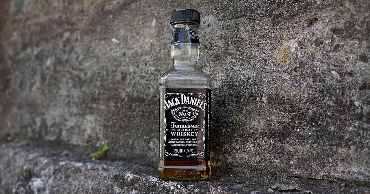 Jack Daniel's Old No. 7 Review [In Depth] The Whiskey Shelf